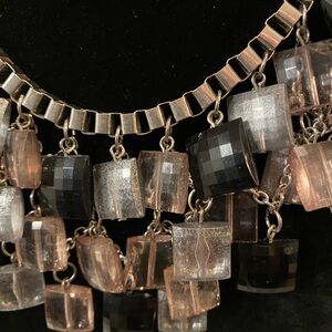 🍀🍀Stunning square acrylic necklace